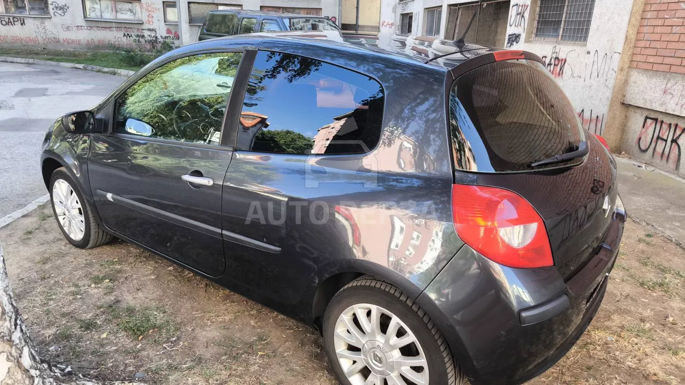 Renault Clio - Image 8