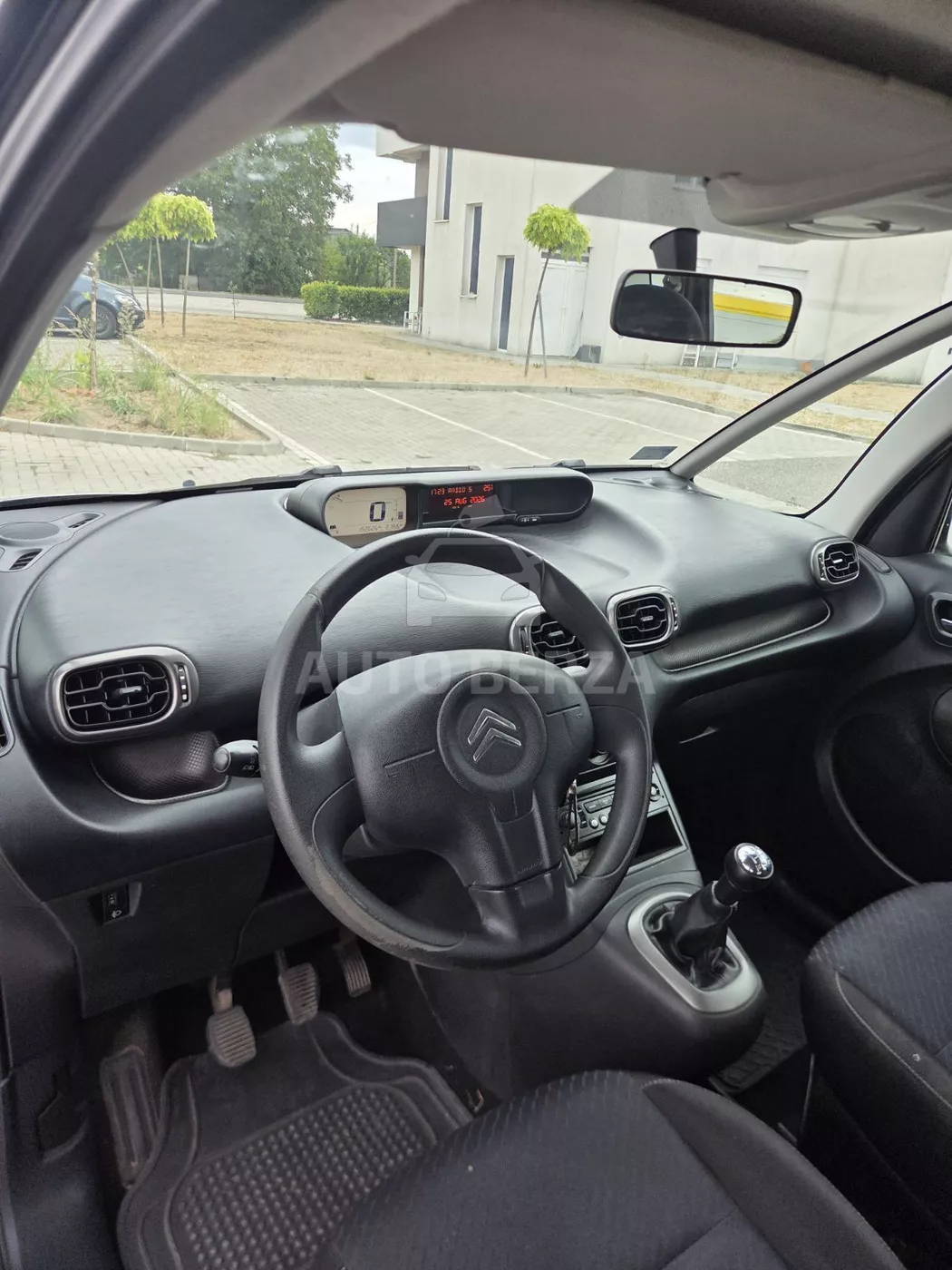Citroën C3 Picasso - Image 15
