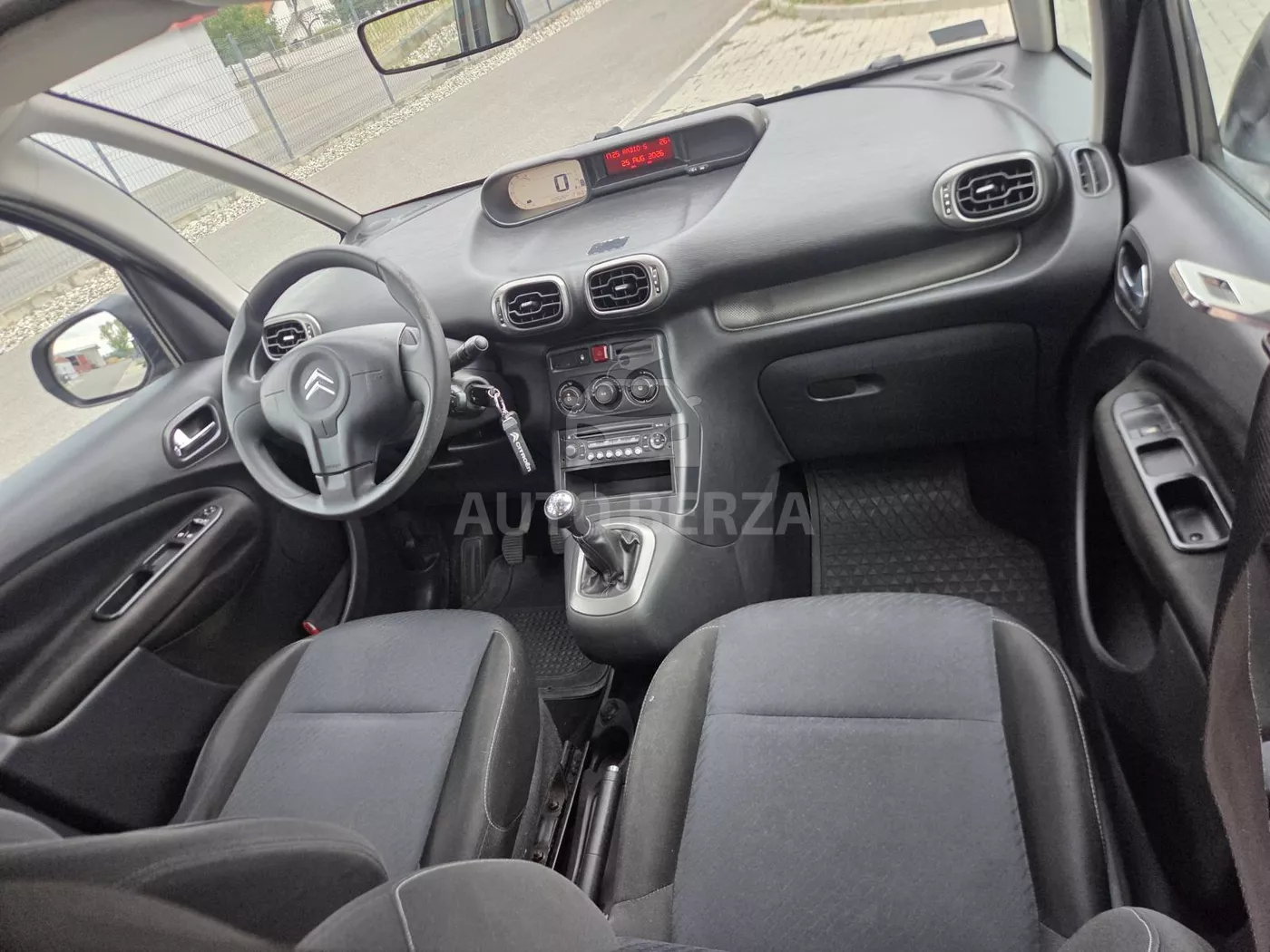 Citroën C3 Picasso - Image 9